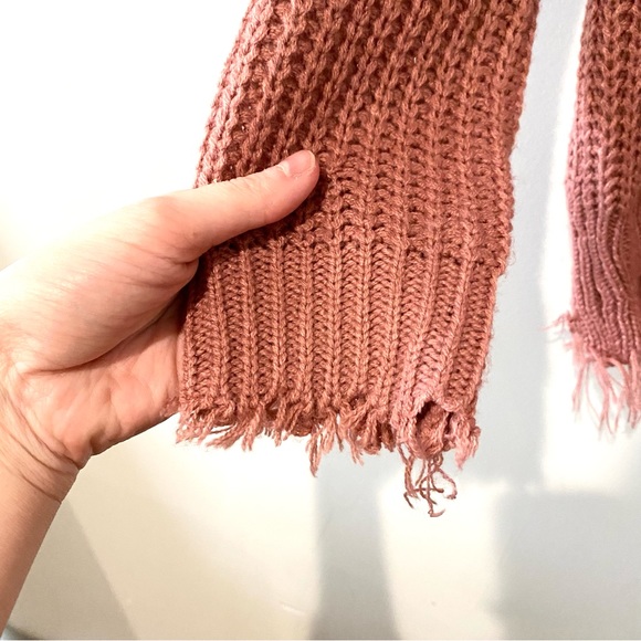 Main Strip Pink Distressed Sweater Medium - Picture 5 of 6
